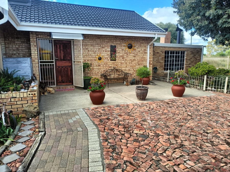 3 Bedroom Property for Sale in Naudeville Free State